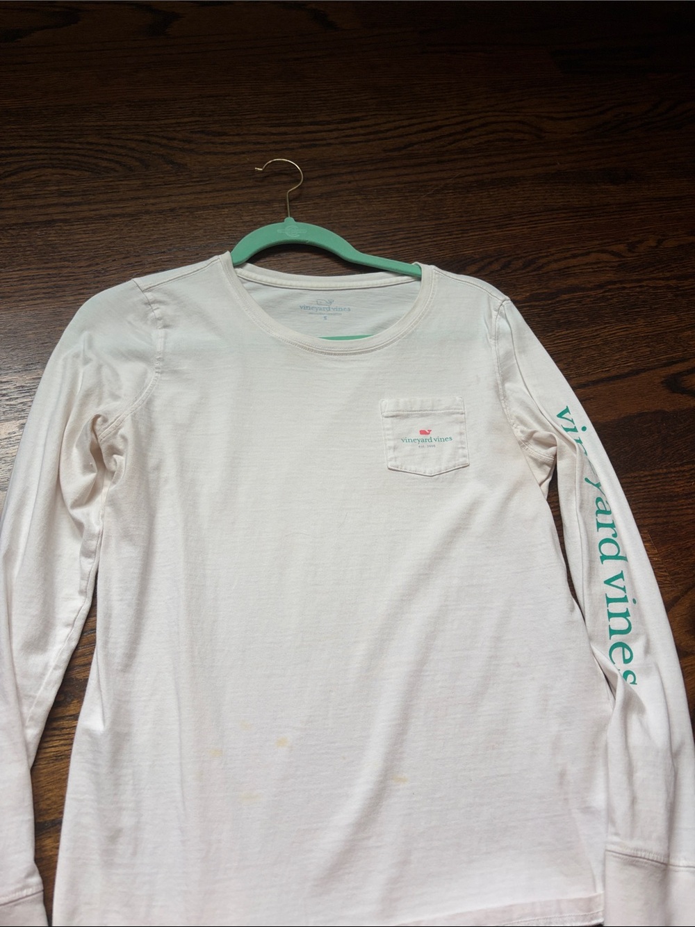Vineyard Vines womens Long-Sleeve Pocket Tee in Light Pink size small